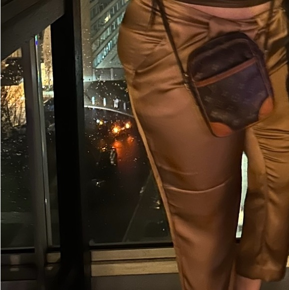 FLASH SALE 🔛 Gold trousers worn once - Picture 7 of 7